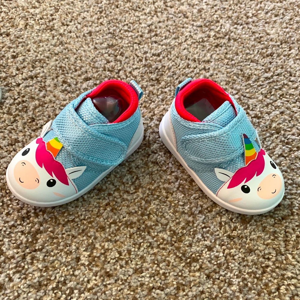 Ikiki toddler unicorn shoes - size 5